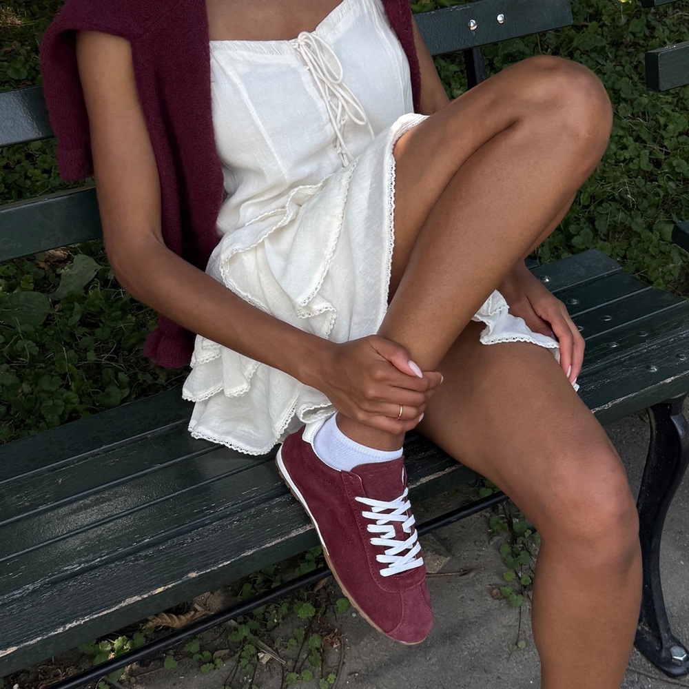 🤍HP🤍Dolce Vita Burgundy Suede Sneakers – Made in Italy – Star Sole – Size 9